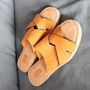 Womens Roxy Sandals NWOT size 9